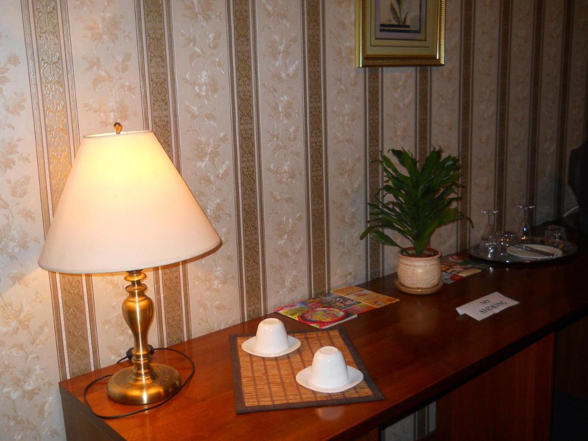 Diplomat Aparthotel Kiev Ruang foto